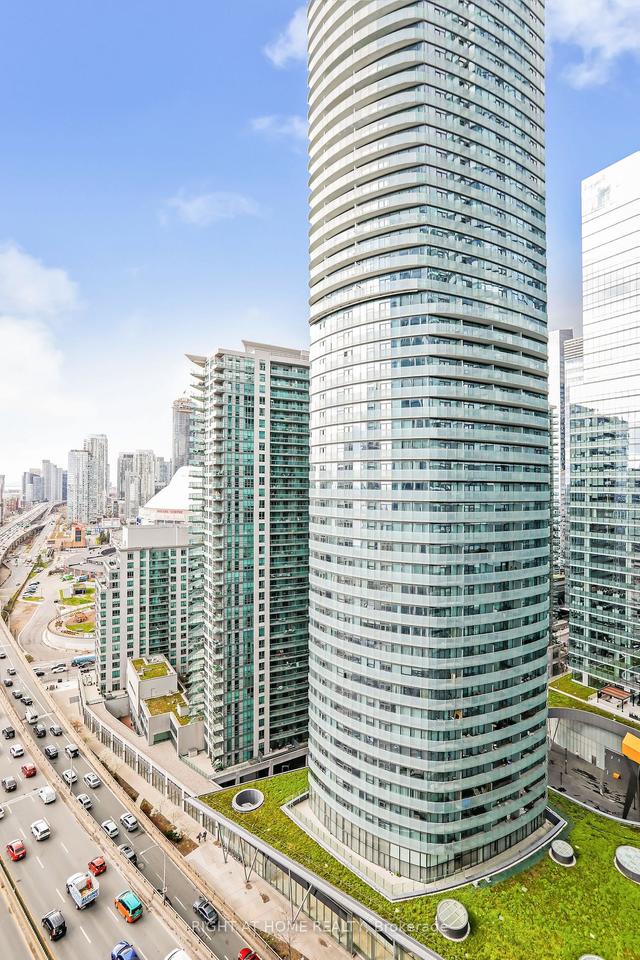 2403 - 10 York St St N, Condo with 2 bedrooms, 2 bathrooms and 1 parking in Toronto ON | Image 32