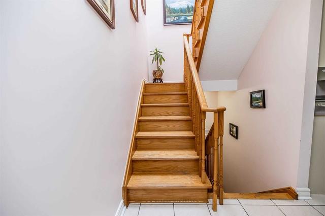 31 Keith Ave, House semidetached with 3 bedrooms, 3 bathrooms and 3 parking in Toronto ON | Image 16