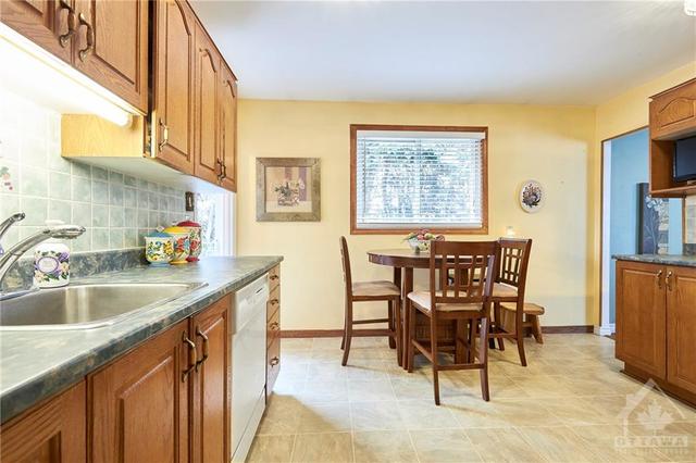 150 Paddock Way, House detached with 2 bedrooms, 2 bathrooms and 4 parking in Ottawa ON | Image 8