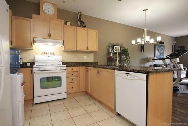 48 Manitoulin Tr, Townhouse with 2 bedrooms, 2 bathrooms and 1 parking in Hamilton ON | Image 11