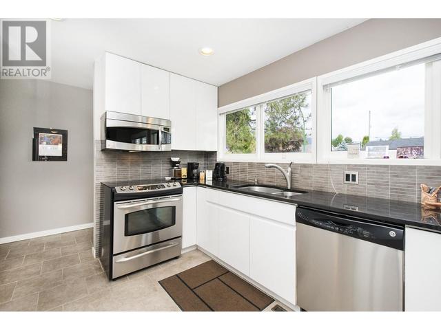 1281 Mcbride Street, House detached with 4 bedrooms, 2 bathrooms and 2 parking in North Vancouver BC | Image 6