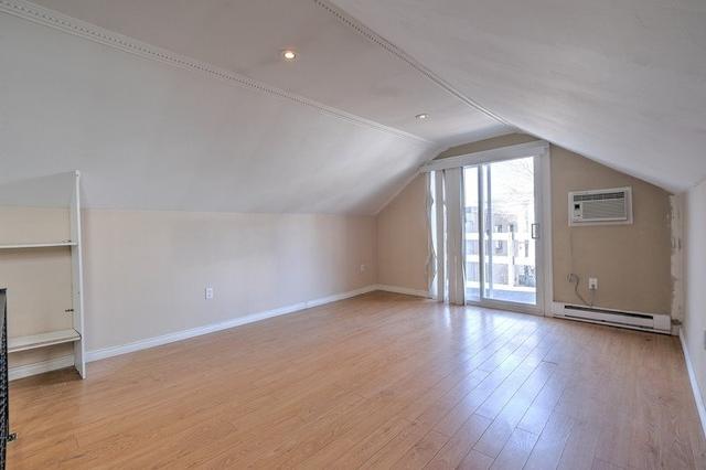 704 Jane St, House detached with 2 bedrooms, 3 bathrooms and 0 parking in Toronto ON | Image 3