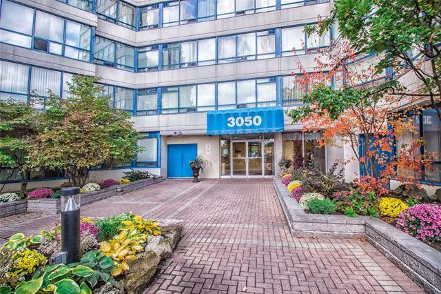1604 - 3050 Ellesmere Rd, Condo with 2 bedrooms, 2 bathrooms and 1 parking in Toronto ON | Image 2