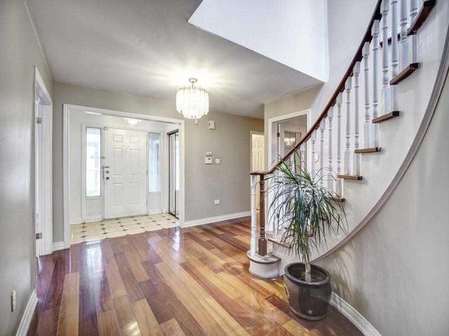 17 Hampstead Crt, House detached with 4 bedrooms, 4 bathrooms and 4 parking in Markham ON | Image 2