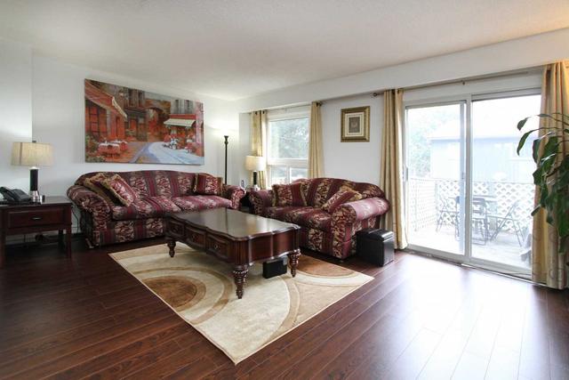 113 - 60 Hanson Rd, Townhouse with 3 bedrooms, 3 bathrooms and 2 parking in Mississauga ON | Image 2
