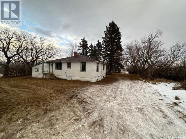 404 1st Street, House detached with 2 bedrooms, 1 bathrooms and null parking in Findlater SK | Image 9
