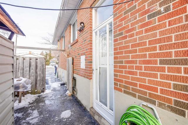 84 Roywood Dr, House semidetached with 3 bedrooms, 2 bathrooms and 5 parking in Toronto ON | Image 33