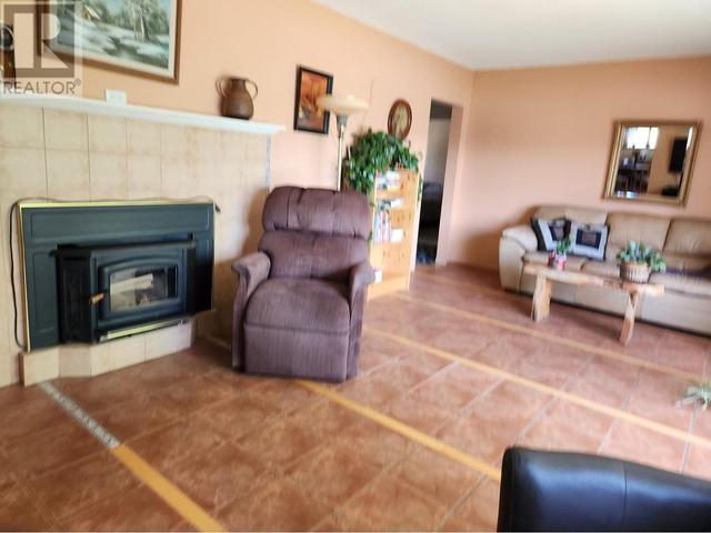 6406 89th Street, House detached with 3 bedrooms, 1 bathrooms and 2 parking in Osoyoos BC | Image 4