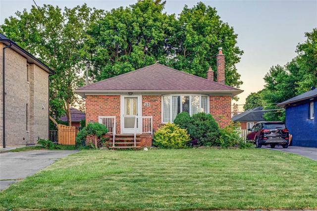 33 Orlando Blvd, House detached with 3 bedrooms, 2 bathrooms and 4 parking in Toronto ON | Image 1