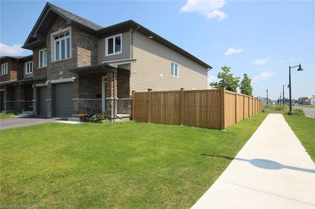 1430 Monarch Drive, House attached with 3 bedrooms, 2 bathrooms and 3 parking in Kingston ON | Image 2