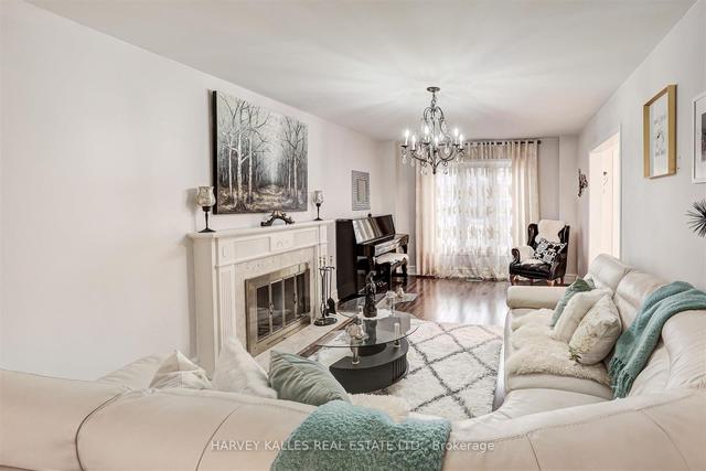 20 Timothy Crt, House detached with 4 bedrooms, 5 bathrooms and 6 parking in Toronto ON | Image 2