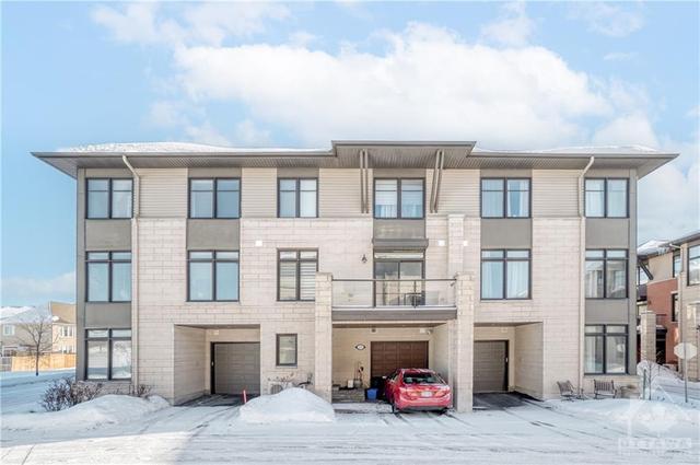 115 Chaperal Private, Townhouse with 2 bedrooms, 2 bathrooms and 2 parking in Ottawa ON | Image 2