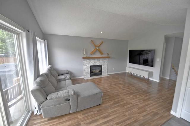 1286 Raven Dr, House detached with 4 bedrooms, 3 bathrooms and 4 parking in Kamloops BC | Image 4