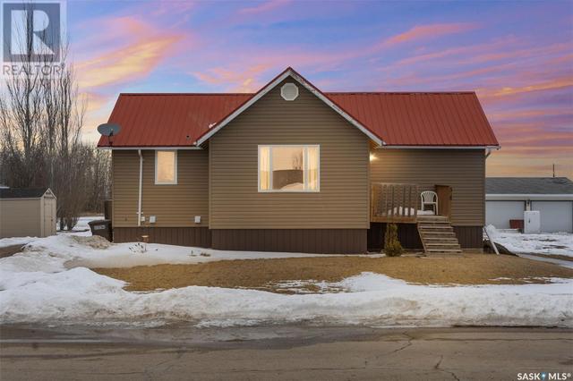 508 4th Avenue E, House detached with 4 bedrooms, 1 bathrooms and null parking in Watrous SK | Image 1