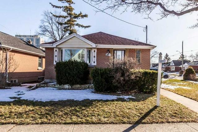 776 Brucedale Ave E, House detached with 3 bedrooms, 2 bathrooms and 1 parking in Hamilton ON | Image 1