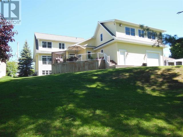 231 Macdonald Ave, House detached with 4 bedrooms, 3 bathrooms and null parking in Sault Ste. Marie ON | Card Image