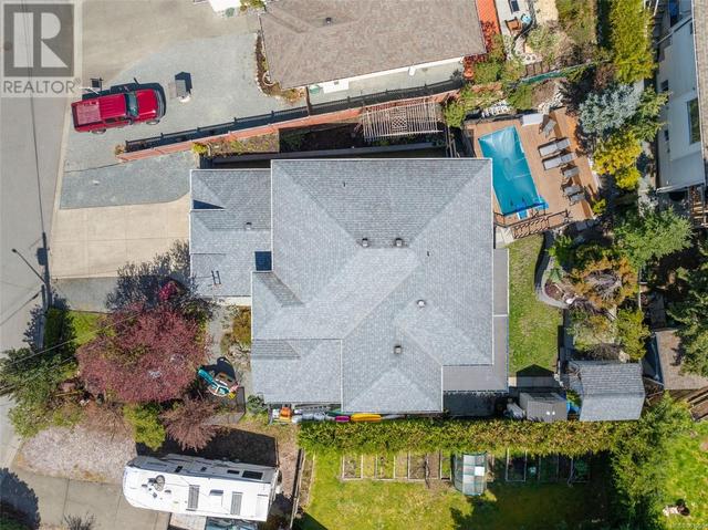 212 Cowichan Ave E, House detached with 4 bedrooms, 3 bathrooms and 4 parking in Lake Cowichan BC | Image 8