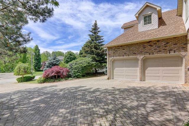 1313 Hazelton Blvd, House detached with 4 bedrooms, 4 bathrooms and 9 parking in Burlington ON | Image 12