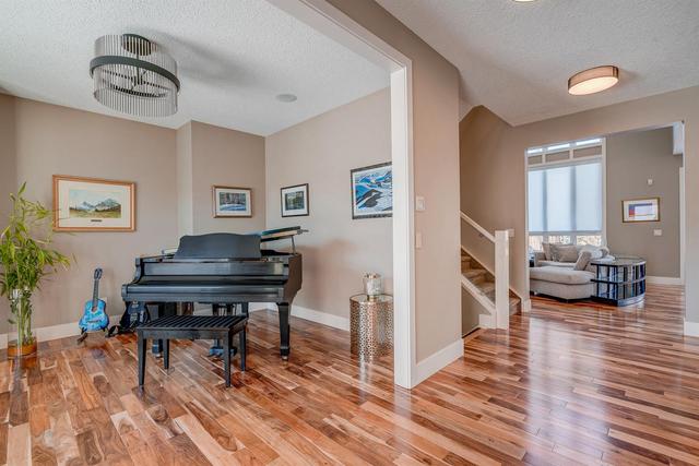 975 73 Street Sw, House detached with 3 bedrooms, 2 bathrooms and 4 parking in Calgary AB | Image 2