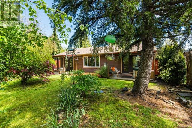 4100 Interurban Rd, House detached with 3 bedrooms, 2 bathrooms and 2 parking in Saanich BC | Image 38