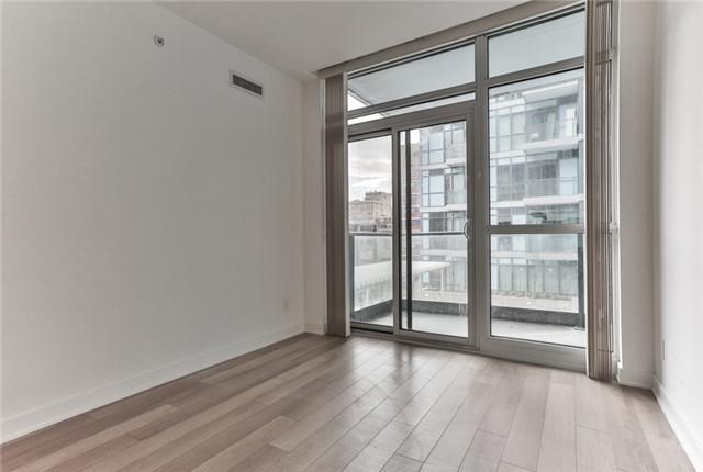 411 - 210 Simcoe St, Condo with 3 bedrooms, 2 bathrooms and 1 parking in Toronto ON | Image 11