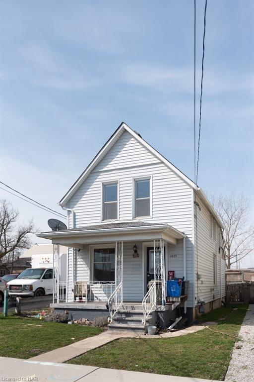 4475 First Avenue, House detached with 3 bedrooms, 1 bathrooms and null parking in Niagara Falls ON | Image 2