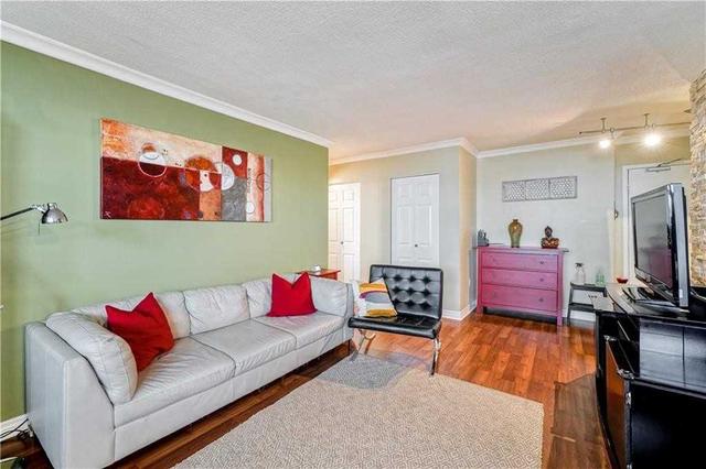1405 - 541 Blackthorn Ave, Condo with 2 bedrooms, 1 bathrooms and 2 parking in Toronto ON | Image 3