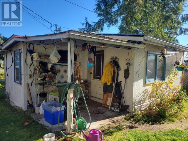 4649 Cedar Street, House detached with 2 bedrooms, 1 bathrooms and null parking in Powell River D BC | Image 5