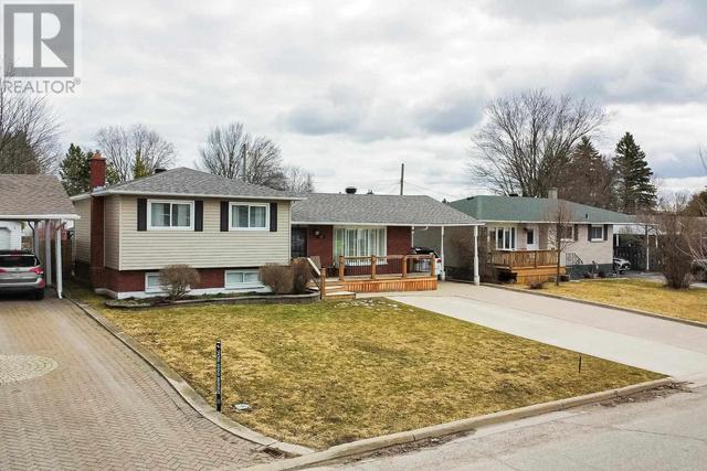 48 Princess Cres, House detached with 4 bedrooms, 2 bathrooms and null parking in Sault Ste. Marie ON | Image 2