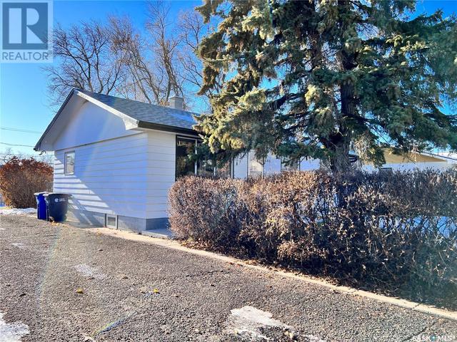 606 2nd Avenue, House detached with 4 bedrooms, 2 bathrooms and null parking in Raymore SK | Image 35