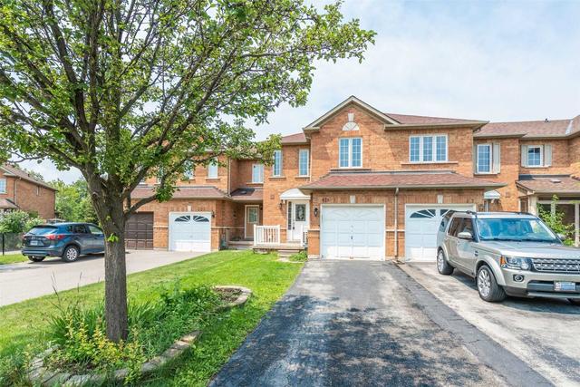 425 Ravineview Way, House attached with 3 bedrooms, 3 bathrooms and 3 parking in Oakville ON | Image 1