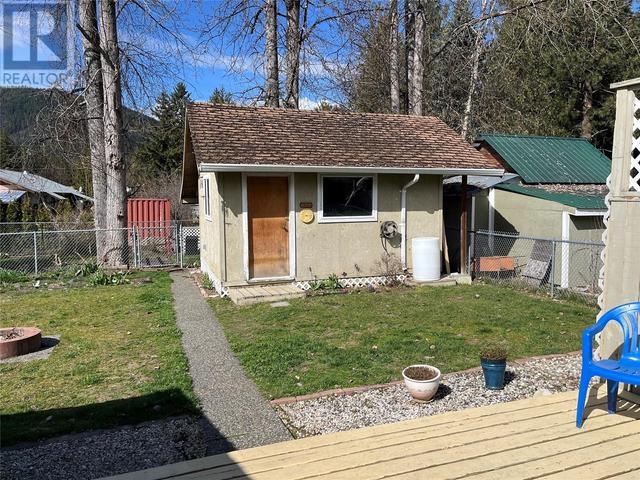 434 Oak Avenue, House detached with 3 bedrooms, 1 bathrooms and 6 parking in Sicamous BC | Image 31