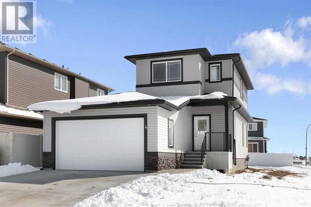 4 Hamptons Crescent Se, House detached with 3 bedrooms, 3 bathrooms and 4 parking in Medicine Hat AB | Image 2