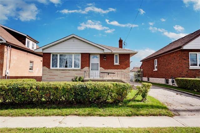 863 Ritson Rd S, House detached with 3 bedrooms, 2 bathrooms and 5 parking in Oshawa ON | Image 1
