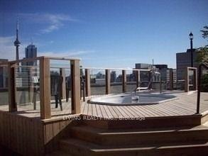 1704 - 633 Bay St, Condo with 2 bedrooms, 2 bathrooms and 0 parking in Toronto ON | Image 2