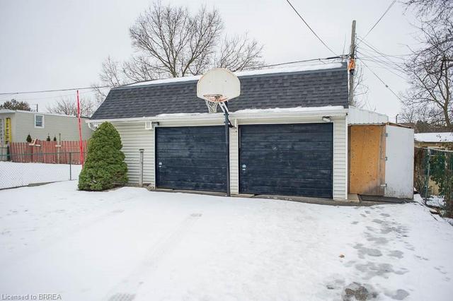 upper - 225 Chatham Street, House detached with 2 bedrooms, 1 bathrooms and null parking in Brantford ON | Image 17