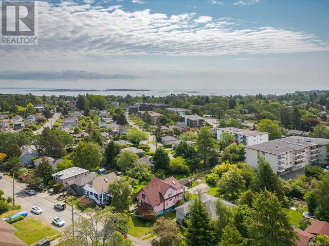 2151 Fair St, House detached with 6 bedrooms, 4 bathrooms and 2 parking in Oak Bay BC | Image 3