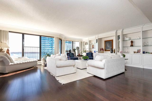 1011 - 55 Harbour Sq, Condo with 3 bedrooms, 3 bathrooms and 1 parking in Toronto ON | Image 23