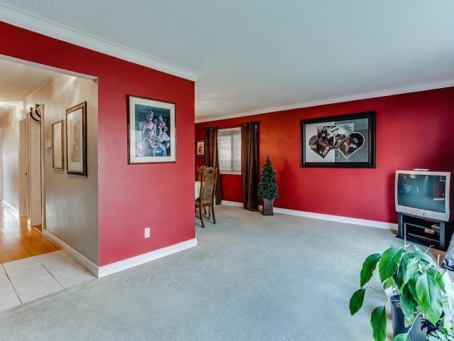 1439 Military Tr, House detached with 3 bedrooms, 2 bathrooms and 8 parking in Toronto ON | Image 3