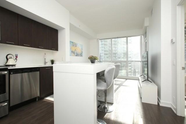 1905 - 2212 Lake Shore Blvd W, Condo with 1 bedrooms, 1 bathrooms and 1 parking in Toronto ON | Image 3