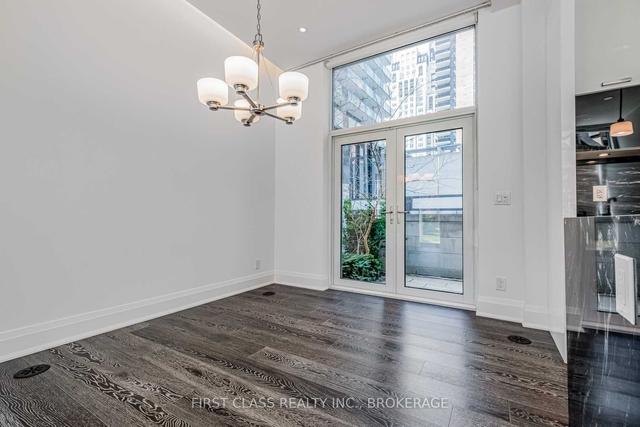 th01 - 63 St Mary St, Townhouse with 3 bedrooms, 3 bathrooms and 2 parking in Toronto ON | Image 35