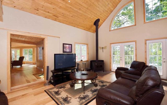 1117b Beaver Creek Lane, House detached with 6 bedrooms, 4 bathrooms and 10 parking in Central Frontenac ON | Image 2
