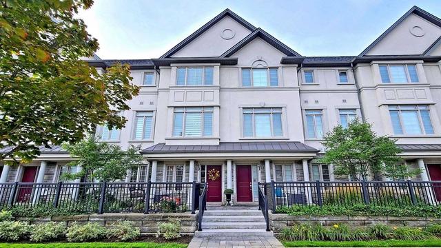 49 Beverley Glen Blvd, Townhouse with 3 bedrooms, 3 bathrooms and 2 parking in Vaughan ON | Image 1