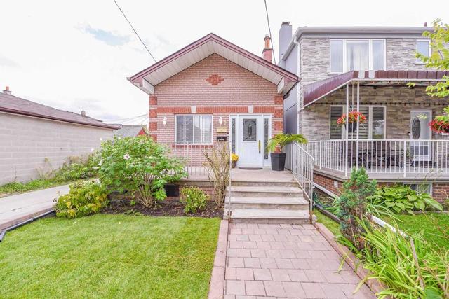 1 Amherst Ave, House detached with 3 bedrooms, 2 bathrooms and 2 parking in Toronto ON | Image 20