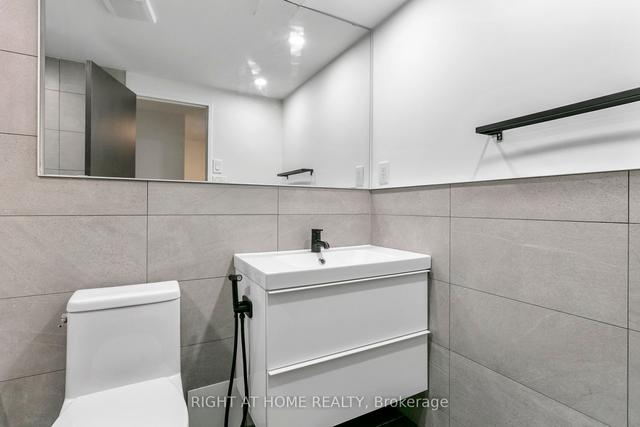 818 - 60 Southport St, Condo with 2 bedrooms, 1 bathrooms and 1 parking in Toronto ON | Image 26