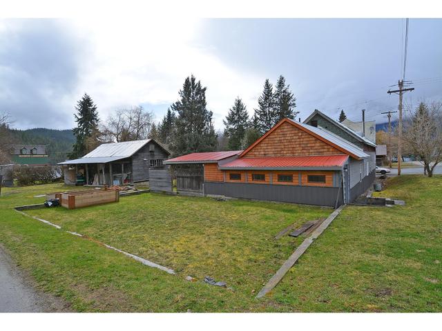 124 Lake Avenue, House detached with 3 bedrooms, 2 bathrooms and null parking in Silverton BC | Image 7
