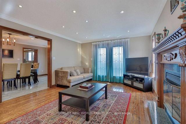 51 Dorwood Crt, House detached with 4 bedrooms, 4 bathrooms and 9 parking in Vaughan ON | Image 4