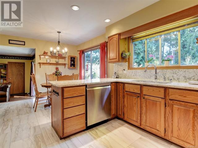 1310 Readings Dr, House detached with 4 bedrooms, 3 bathrooms and 5 parking in North Saanich BC | Image 12