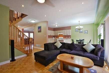 38 Mainard Cres, House detached with 4 bedrooms, 3 bathrooms and 4 parking in Brampton ON | Image 6