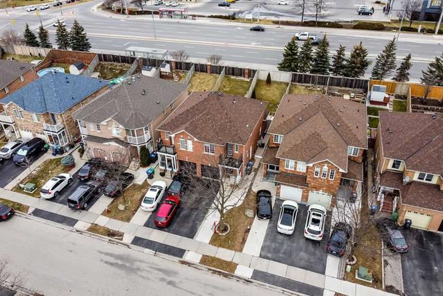 28 Secord Cres, House semidetached with 3 bedrooms, 3 bathrooms and 4 parking in Brampton ON | Image 1